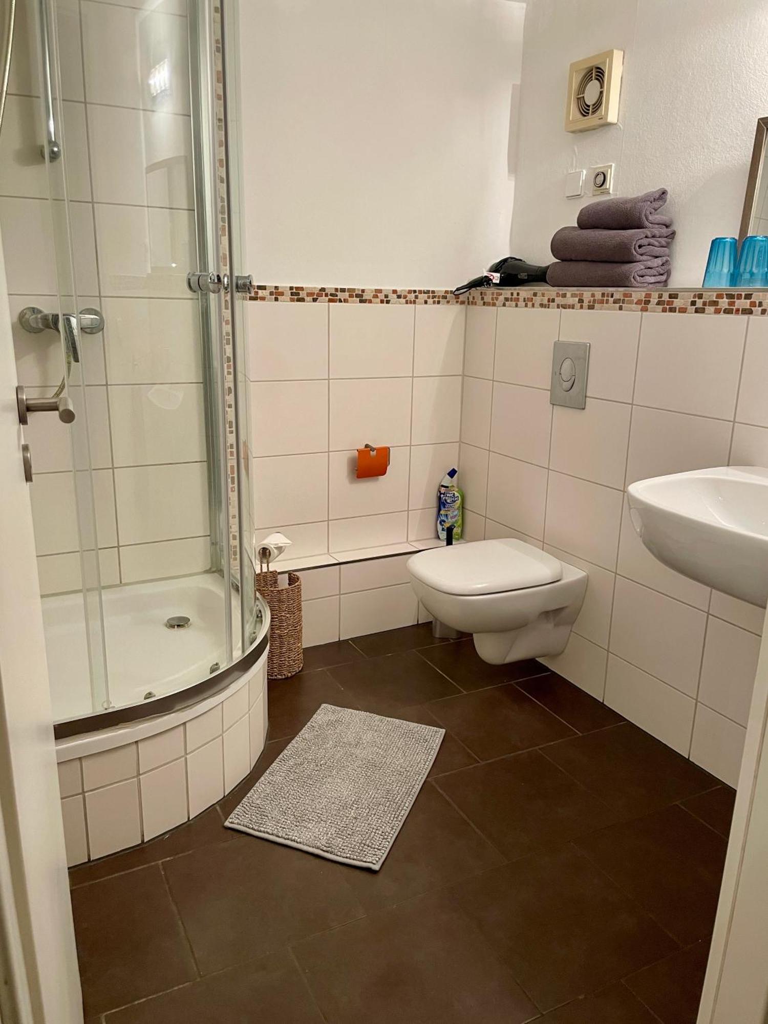 Gaestehaus Vigliarolo Gewerblich Jedes Zimmer Eigenes Bad Gemeinschaftskueche Elmshorn Exterior foto